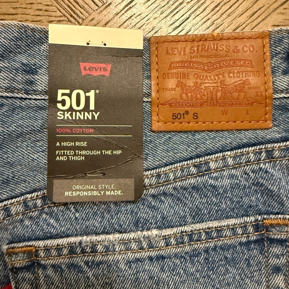 Levi's Women's Premium 501 Skinny 28x28 - Picture 4 of 6